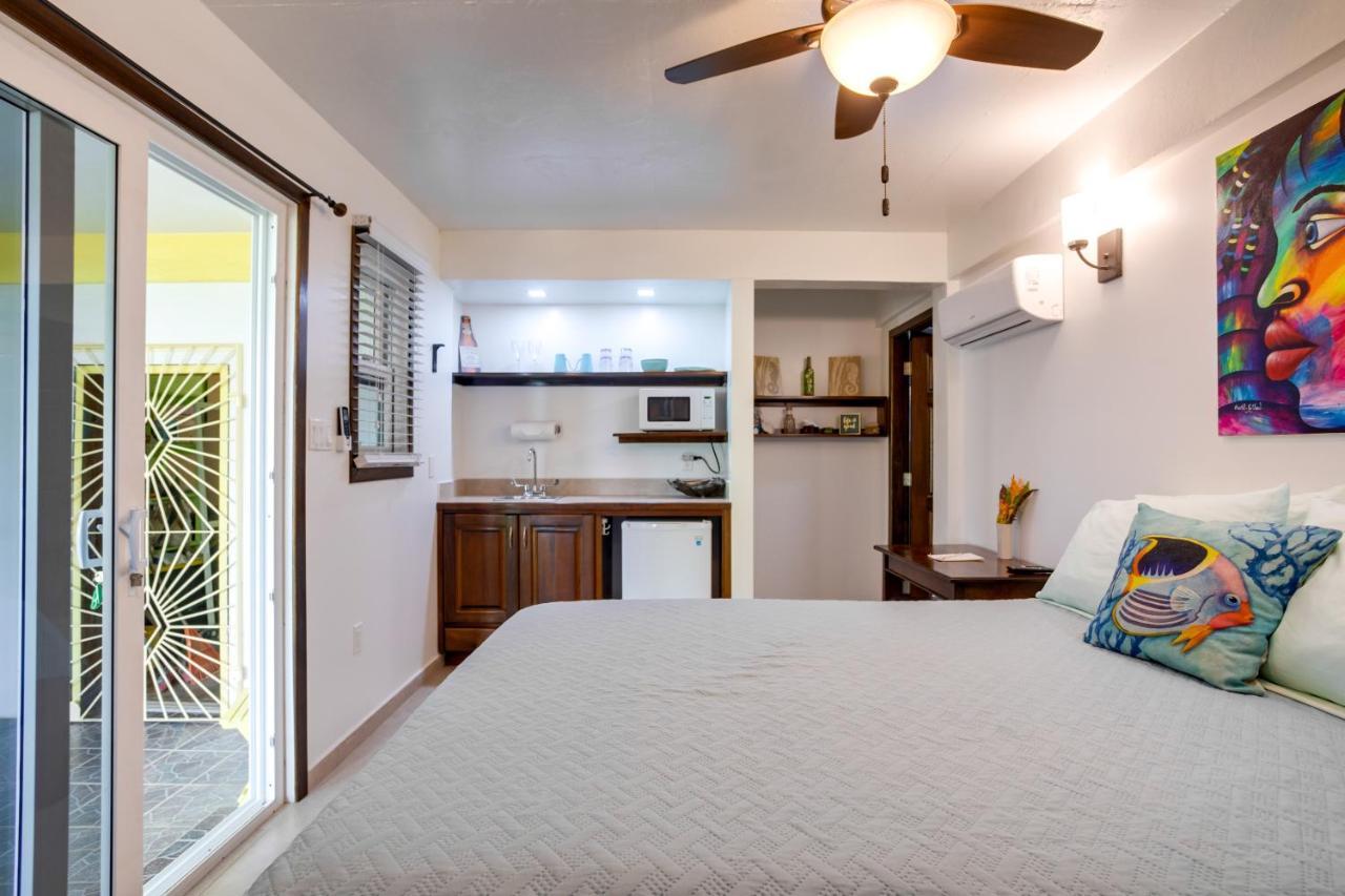 Driftwood Gardens Guesthouse Placencia Экстерьер фото